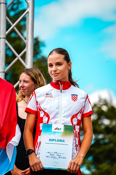 Dora Delić na podiju